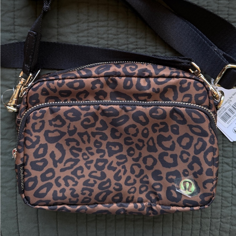 NWT Lululemon Everywhere Crossbody Bag 2L Leopard Gold Hardware